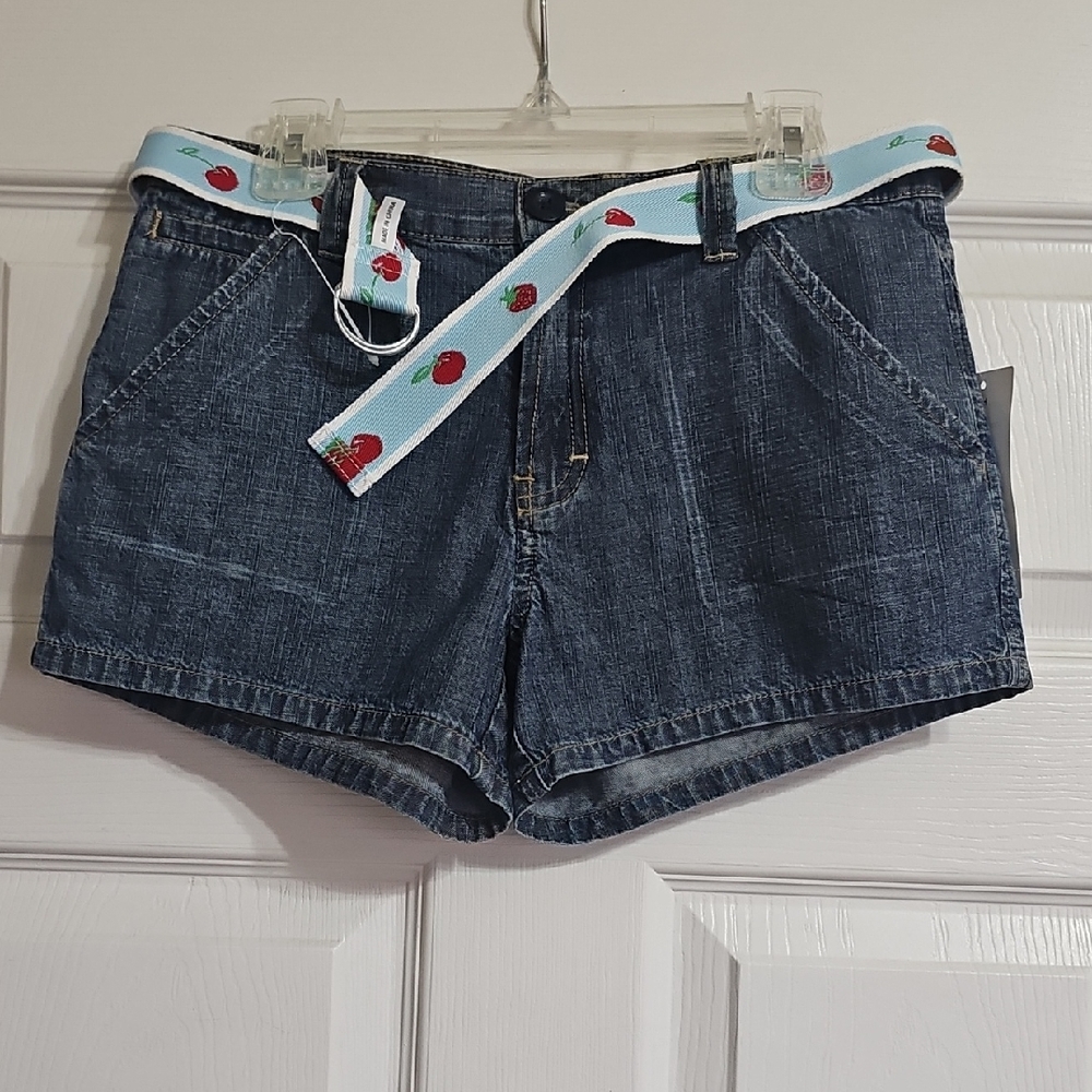 Tommy Hilfiger Denim Shorts with Strawberry Belt